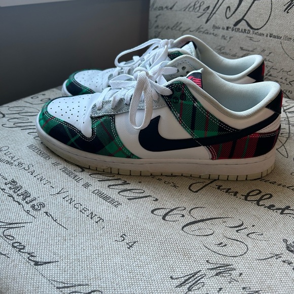 Nike Tartan Low-Top Sneakers - Green, Red, White - Picture 1 of 7